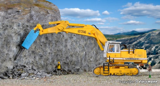 Kibri 11271: H0 LIEBHERR 974 with demolition chisel andprotective cage