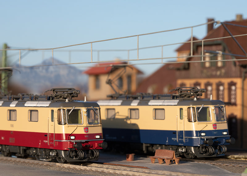 Marklin 37300: Class Re 421 Double Electric Locomotive Set